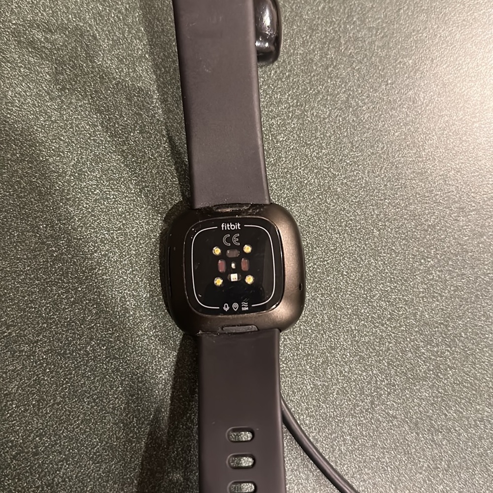 Fitbit versa 3 - Picture 2 of 3